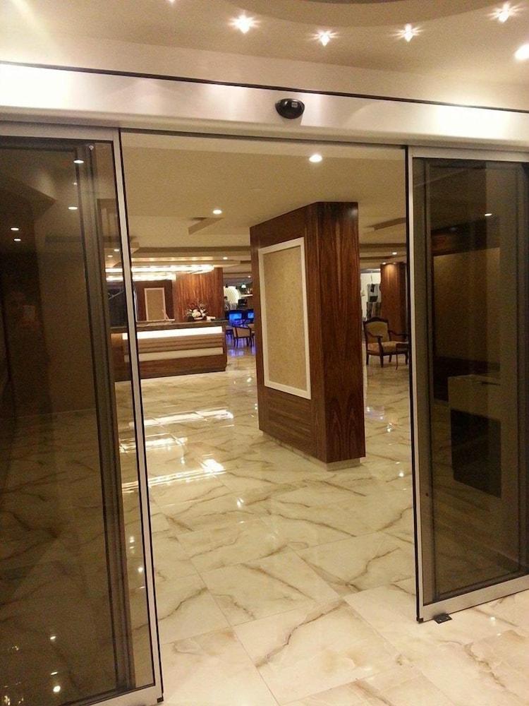 Apart Otel Lavinia &