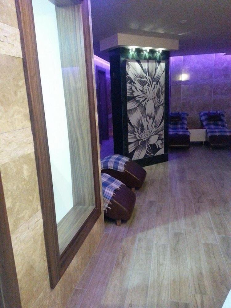 Apart Otel Lavinia &